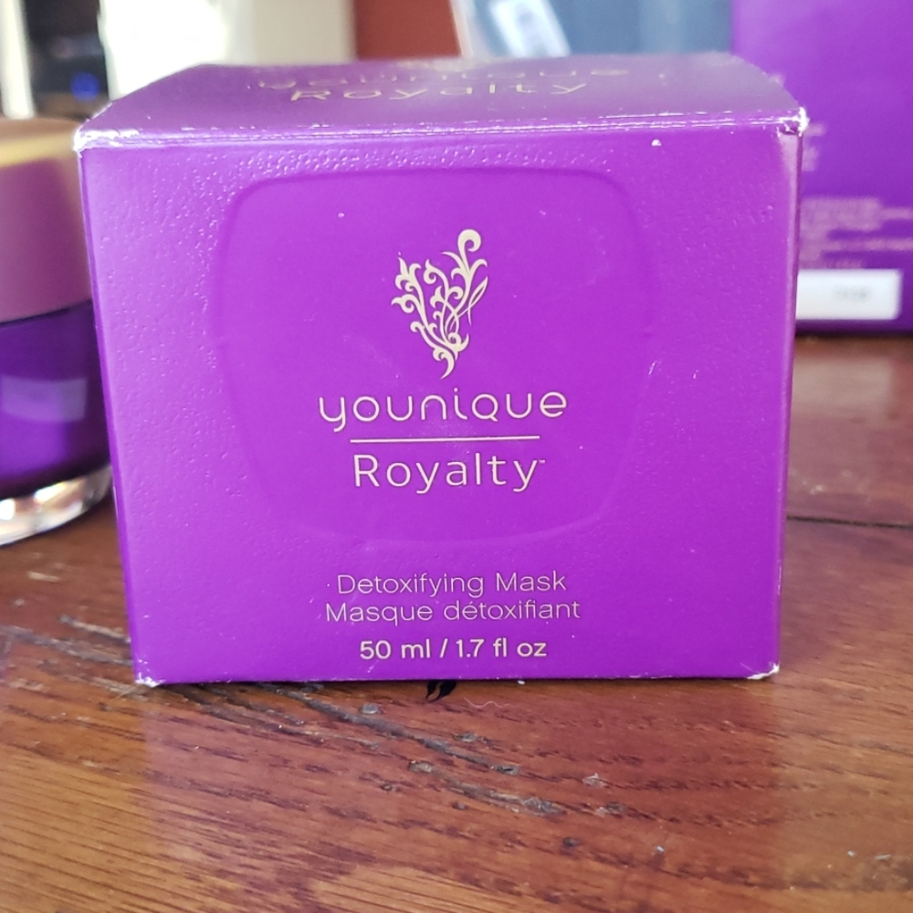 Younique detoxifying mask